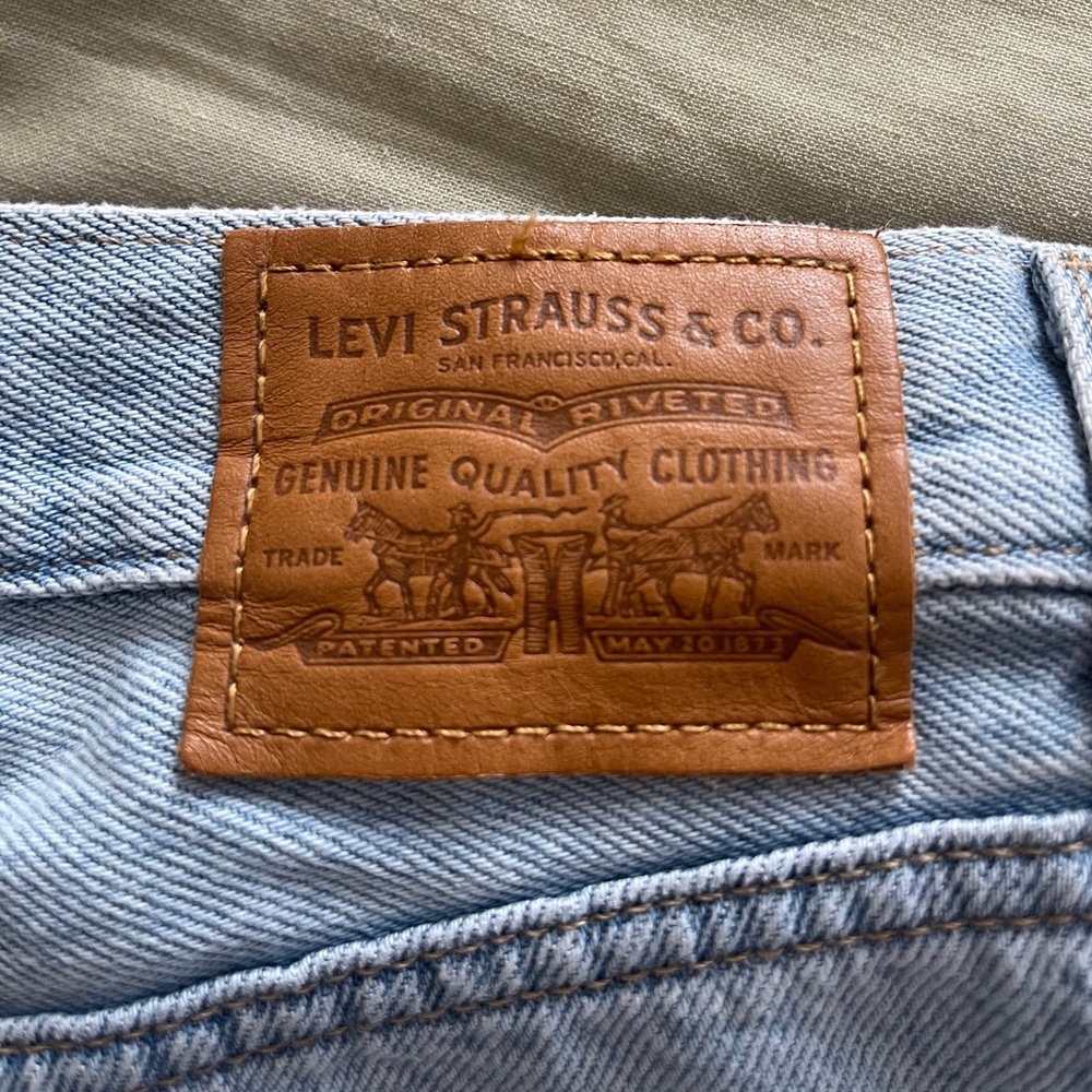 Levi’s - High Loose Jeans - Picture 5 of 5
